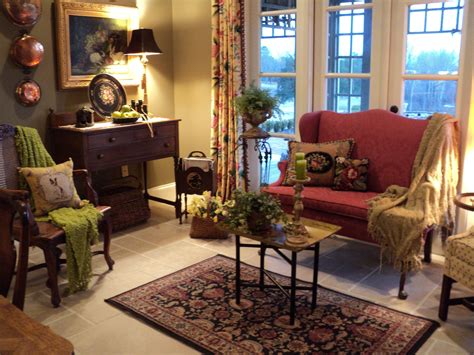 Pressing esc on the ukrainian keyboard layout will toggle the mouse input between virtual qwerty keyboard and virtual ukrainian keyboard. Sitting area in breakfast room, English settee | Well ...