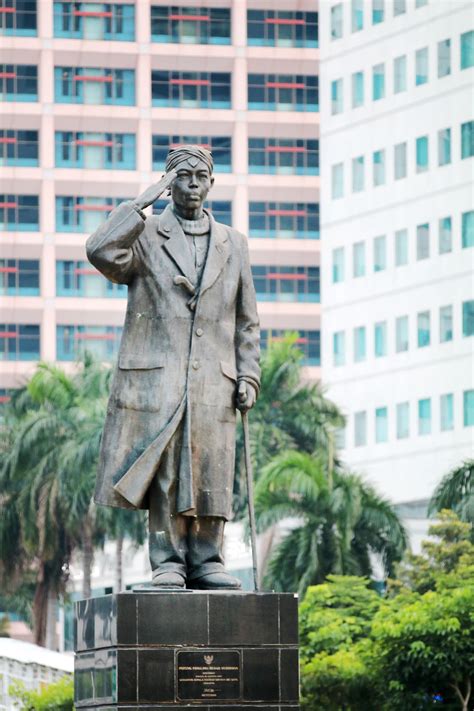 Patung Pahlawan di Taman Kota: Mengungkap Keindahan Seni Rupa dalam