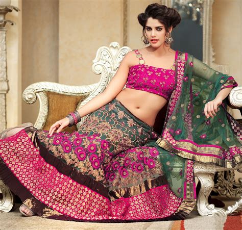 Tips To Buy And Look Beautiful With Designer Sarees