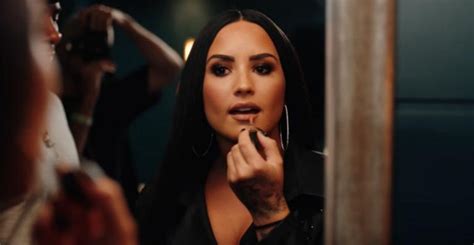 Demi Lovato Retrata Detalhes Da Overdose Em Trailer Surpreendente De Documentário