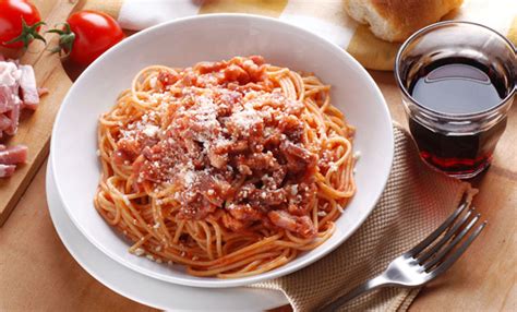 È quindi un procedimento da fare categoricamente sopratutto in estate quando i pomodori sono nel pieno della loro qualità e quando c'è… Sugo di pomodoro, 15 varianti sfiziose, facili e veloci ...