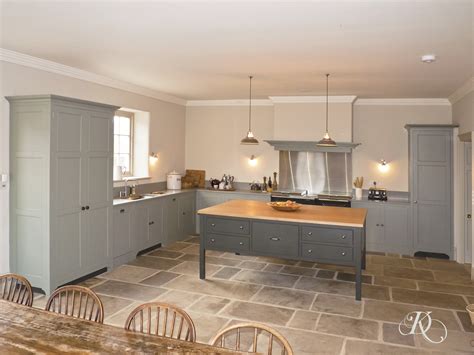 The blades are forged, shaped, ground and heat treated. Forge - Deansbury Kitchens