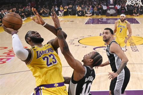 Entérate aquí donde ver todos los juegos de baloncesto profesional que se juegan en vivo por la nba, no te lo me ha tomado hacer una investigación a fondo pero encontré una lista detallada de todos los canales que presentan la nba en el mundo. JUEGO DE ESTRELLAS NBA 2020: dónde ver en vivo