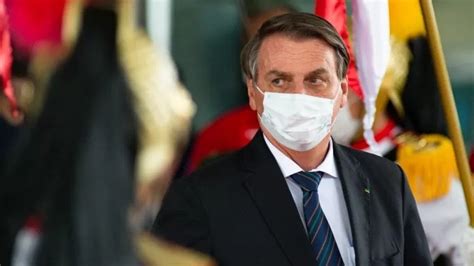 Rússia pede que Bolsonaro faça 5 testes de covid antes de encontro