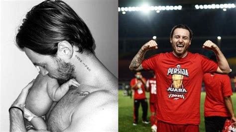 Setelah tahun kemarin sepak bola indonesia sempat vakum karena pandem1, kini 2021 hiburan masyarakat tersebut telah kembali. Gelandang Persija Jakarta Marc Anthony Klok Gunakan Medsos ...