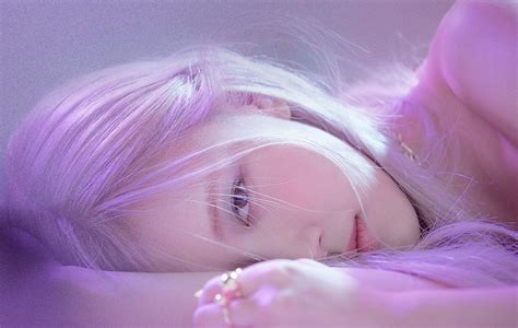 BLACKPINKs Rosé takes things back to basics on captivating solo debut R