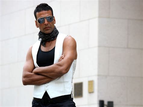 Handsome Bollywood Hero Akshay Kumar In Sunglasses Hd Photo Hd Photos
