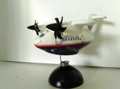 Pesawat terbang yang lebih berat dari udara disebut aerodin, yang masuk dalam kategori ini adalah autogiro. Karikatur Pesawat Terbang : Take off pesawat terbang ...
