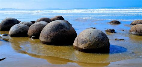 It is an easy (and very scenic) drive on state highway 1 from the north or south. WORLDKINGS - Worldkings News - Moeraki Boulders Beach (New ...