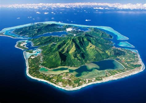 It is the largest of the 118 islands and atolls that comprise french polynesia. Welcome to Spectacular Tahiti!