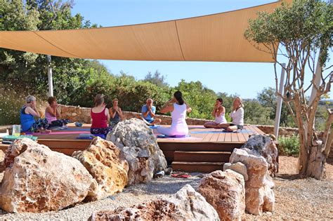 yoga mindfulness retreat algarve portugal moorwellbeing