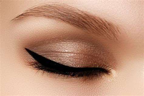 Best Makeup Tips For Round Eyes