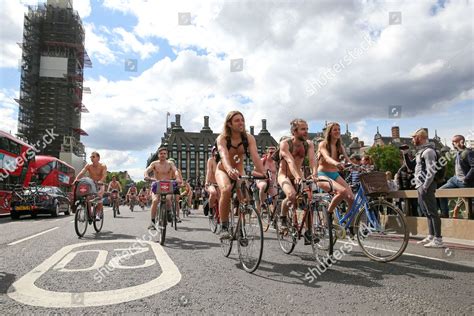Naked People Ride Bikes During Event Photos Ditoriales Libres De