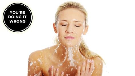 Common 10 Face Washing Mistakes We Should Avoid