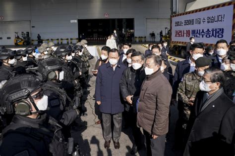 화이자 백신 접종 확대…양산부산대병원 등도 접종 시작 / 연합뉴스tv (yonhapnewstv). 종합군사작전 방불케한 백신 수송 훈련...문재인 대통령 "돌발 ...