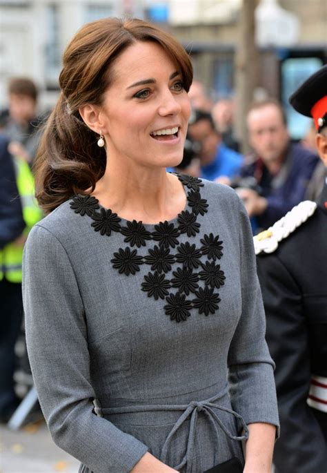 The duchess of cambridge is married to prince william who is second in line to succeed his grandmother queen elizabeth ii. Kate Middleton : son poids à nouveau critiqué, la duchesse ...