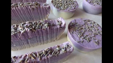 Olio di oliva (1.000 g), soda caustica (idrossido di sodio; SAPONE DI MARSIGLIA alla LAVANDA della PROVENZA fatto in ...