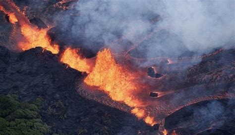 The Eruption Of The Volcano Kilauea Continues In Hawaii Earth