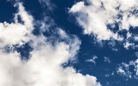 Dark Blue Sky With White Clouds 2560x1600 Download Hd Wallpaper