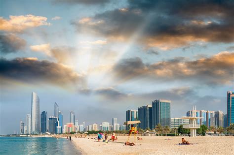 Showcasing information on the best places to visit in abu dhabi, things to do in abu dhabi, landmarks in abu dhabi, hotels in abu dhabi, restaurants in abu dhabi, shopping in abu dhabi, museums in abu dhabi and much more. BILDER: Corniche und Corniche Beach - Abu Dhabi, VAE ...