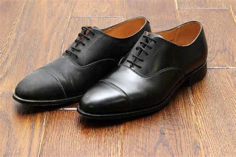 Equerry The Worlds Premier Shoe Shiner By Anthony Oferrall