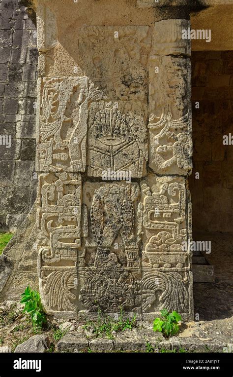 Stele With Mayan Inscriptions In Chichen Itza 2 Stock Photo Alamy