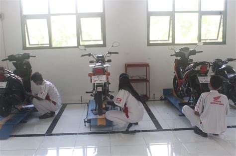 Silakan lakukan pendaftaran pada web ini. UJI KOMPETENSI KEAHLIAN SEBAGAI SARANA UNJUK KEMAMPUAN ...