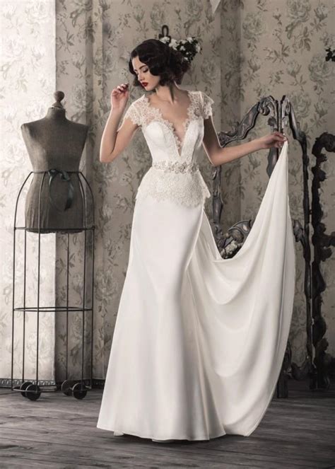 Whiteivory Wedding Dress With Lace Upv Cutfeatures Illusion Neckline