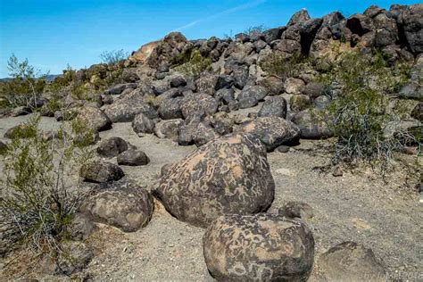 Von dort lief ich einen sehr schönen weg entlang zur burgruine (sehr gut ausgeschildert). Painted Rocks Petroglyph Site, Dateland, Arizona | Womo ...