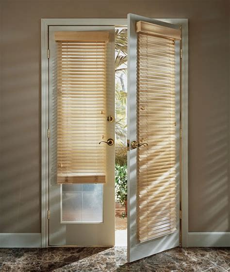 Whether you're decorating your space, showcasing a fabulous view or creating a privacy shield, there's a window treatment to suit your every need. Patio Door Window Treatments | Casual Cottage