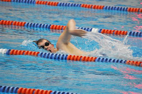 Mens Swimming And Diving Ready For The Long Haul The Mac Weekly