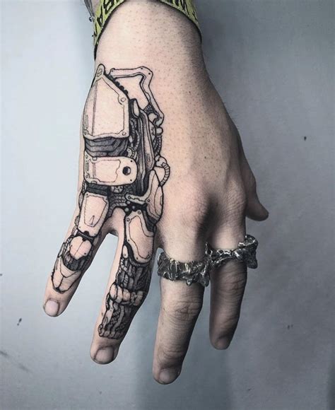 60 Unique Hand Tattoos For Men Bein Kemen In 2020 Hand Tattoos