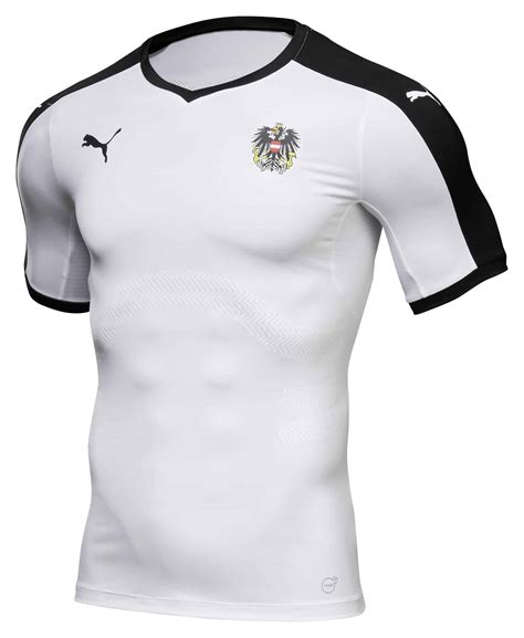 L'autriche est un pays neutre, donc tout va bien ! Les maillots de l'Autriche pour l'Euro 2016 par Puma