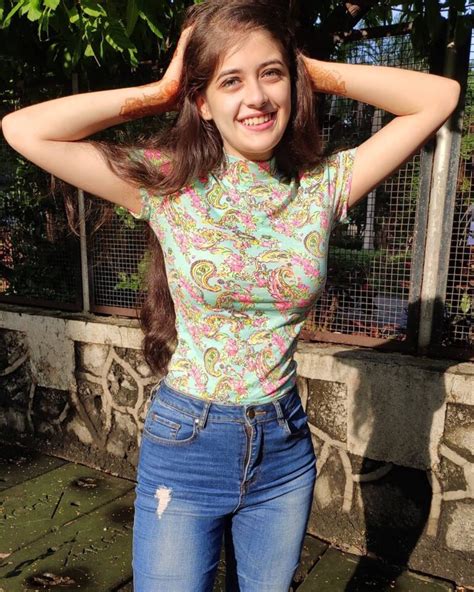 urvi singh winning our hearts with some of her hot and cute photos