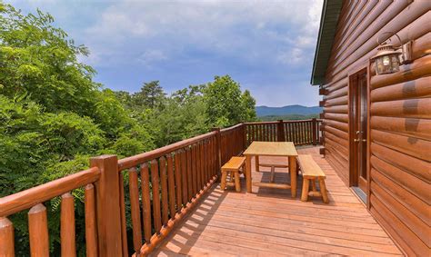 Black bear cabin is your summer home for exploring the sites and attractions of the keweenaw. Pigeon Forge cabin Black Bear Lodge