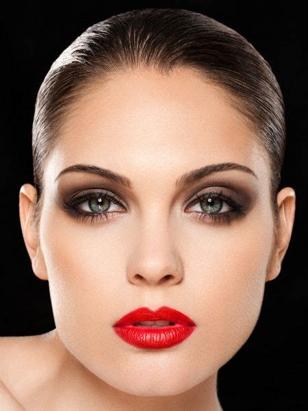 Pin by Vika on Красивый макияж Red lipstick makeup Red lip makeup