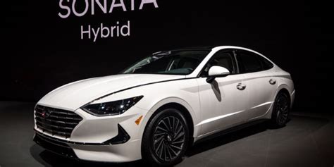 Our comprehensive coverage delivers all you need to know to make an informed car buying decision. The 2020 Hyundai Sonata now gets a 52mpg hybrid version ...