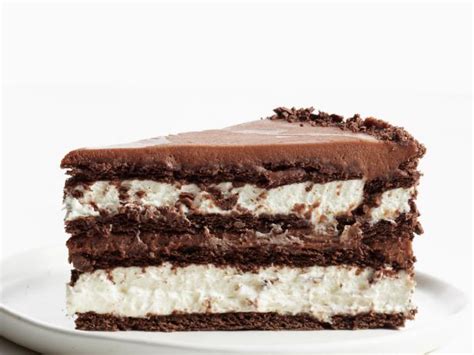 As author trisha yearwood says of this cake, you may take a look at the layers and think, there is no way i'm making this at home! Chocolate-Hazelnut Icebox Cake Recipe | Food Network ...