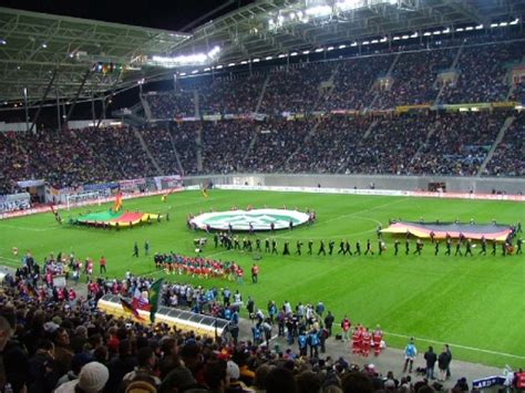 3 en alemán y oficialmente, o rb leipzig de manera abreviada, pronunciado /ˈʁbiː ˈlaɪptsɪç/), es una entidad deportiva de la ciudad de leipzig, sajonia, alemania.juega en la bundesliga, máxima categoría del fútbol de ese país.el equipo fue fundado en 2009 por la empresa austríaca de bebidas energéticas red bull gmbh, siendo. Zentralstadion | FC Sachsen Leipzig Stadium.
