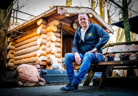 In het 'echte' leven zijn ze ook samen en wonen ze prachtig! Eigenaar sauna verkoopt ouderlijk huis om salarissen ...