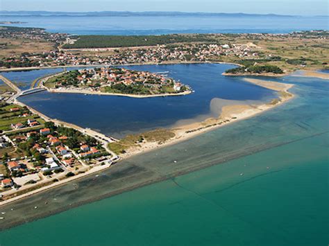 Nine inch nails is the name of a music project by trent reznor and atticus ross, as well as the name of the band hired by them to perform songs while on tour. Beaches - Tourist board Nin Croatia