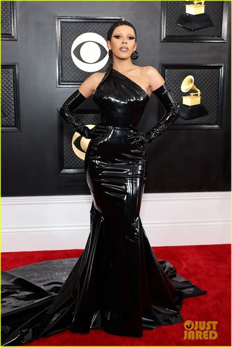 Doja Cat Slithers In Sexy Black Versace Gown At Grammys 2023 Photo