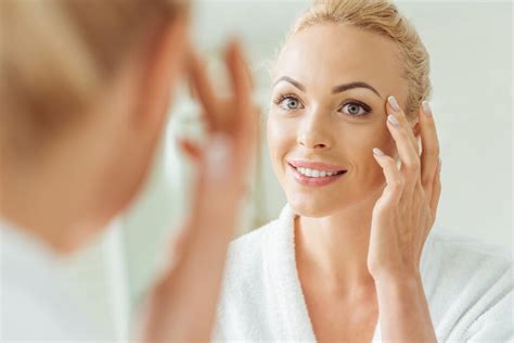 Check Out The 5 Best Skincare Tips To Get Younger Look