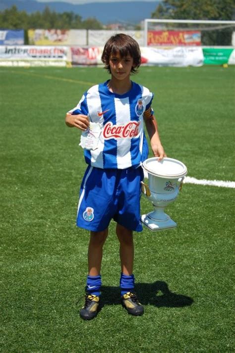 Player andré gomes thiago pereira alexander sandahl daniel viljoen henrique sá joão andré pereira lucas von hellens joão veloso cher ndour hugo félix diogo prioste tiago duarte diego moreira afonso martins ricardo marques manuel campos. Bancada | João Félix, a pérola de futuro do Benfica que o ...