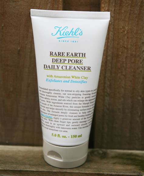 Formulated with ingredients sourced from the amazon river, kiehl's rare earth deep pore daily cleanser helps remove dirt and visibly minimises pores. 3 Scrubs That Don't Scratch The Skin - Beautyholics Anonymous