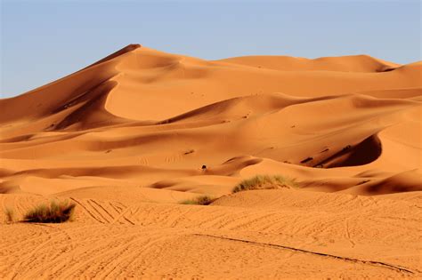 Parked car in the sahara desert. April in Africa - African Portfolio