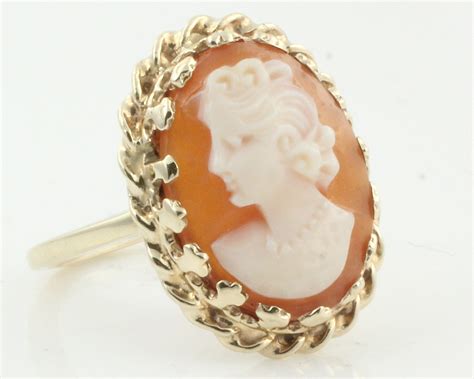 Hand Carved Cameo Ring 10k Yellow Gold Shell Lady Crosby 1980s