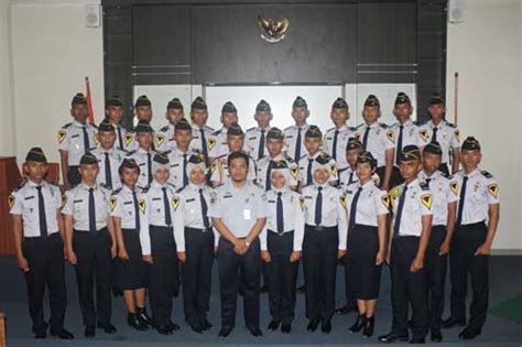 Berdasarkan peraturan pemerintah (pp) nomor 15 tahun 2019, tentang peraturan gaji pegawai negeri sipil, untuk lulusan sma/smk akan menerima gaji pokok mulai dari rp 2.022.200 hingga rp 3.820.000. Gaji Lulusan Api Madiun