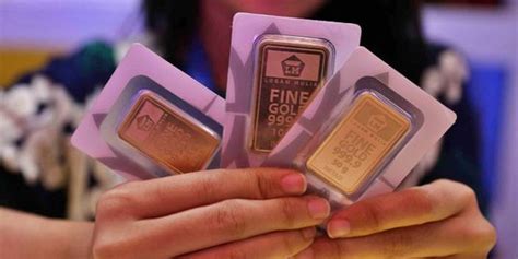 Berapa harga emas hari ini? Harga Emas Antam Turun Rp9.000 Menjadi Rp842.000 per Gram ...
