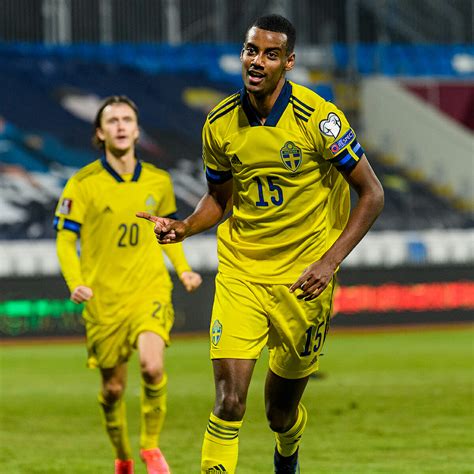 Det båda kanalerna kommer att dela på matcherna i mästerskapet både sveriges matcher och slutspelet av finalen av fotbolls em spelas på wembley, london och sänds på tv4 söndagen den 11 juli klockan 21.00. Superlistan: Här är ALLA barer i hela Sverige som visar ...